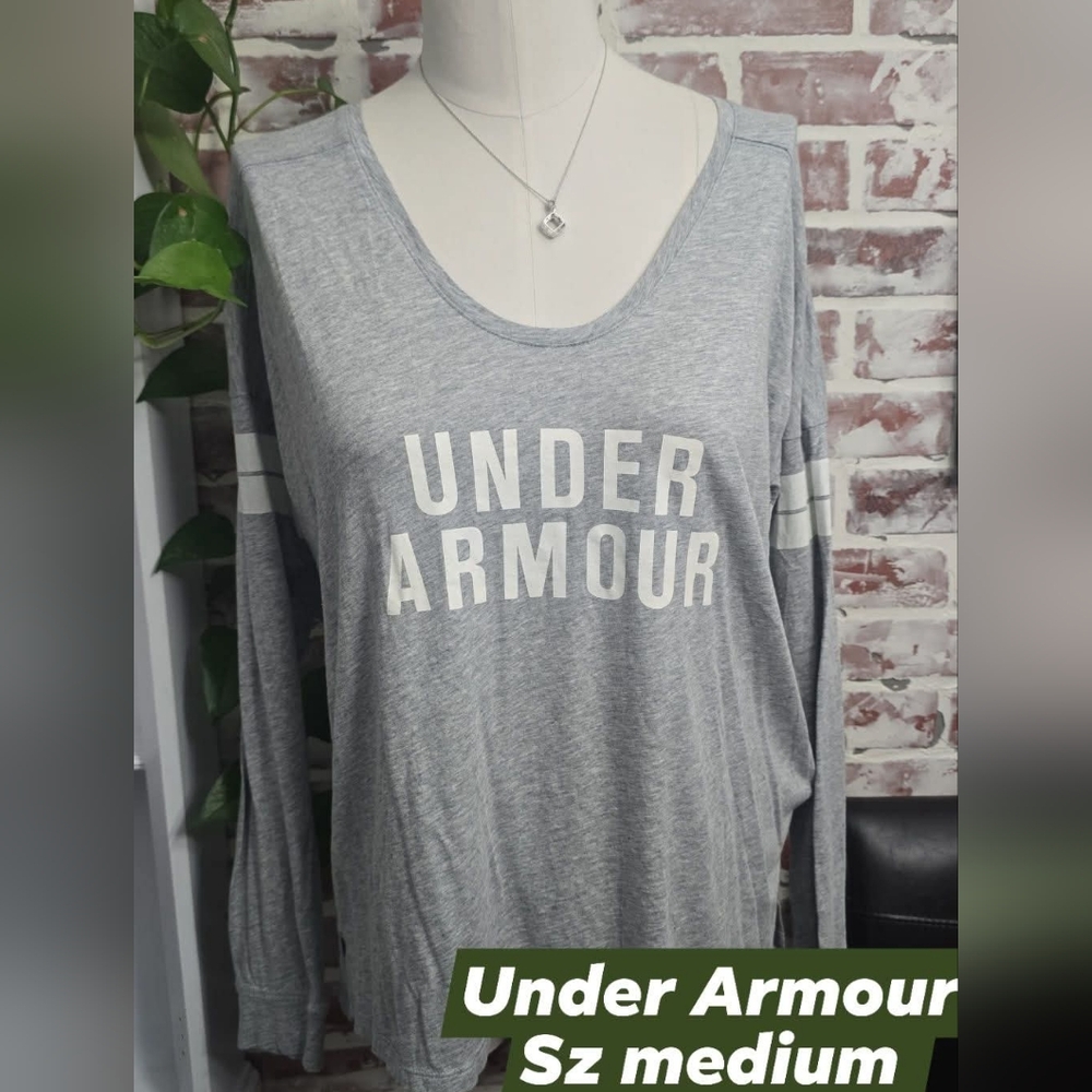 Under Armour womens tshirt sz medium gray